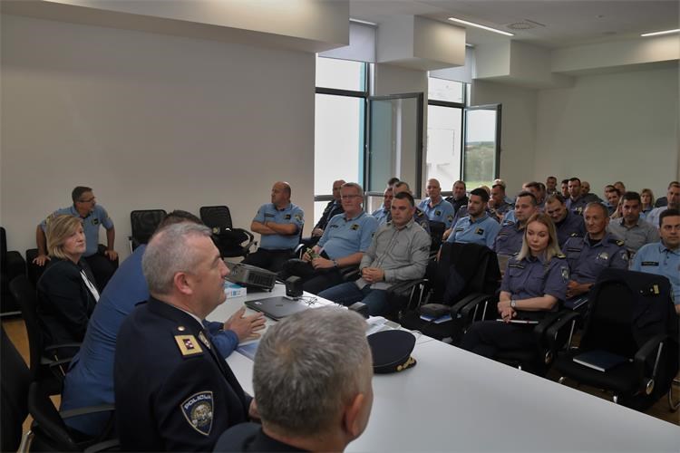 Slika /02_vijesti/2019/05/Seminar u Trilju, 29.5.2019 (4).jpg